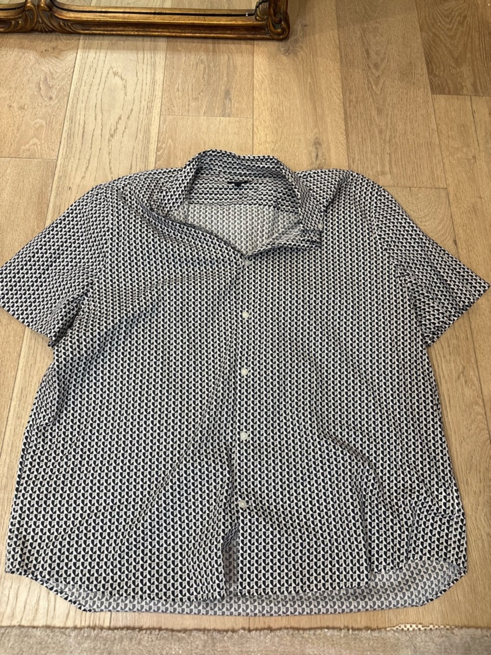 Men's Short-Sleeve Button-Up Shirt in Black & White